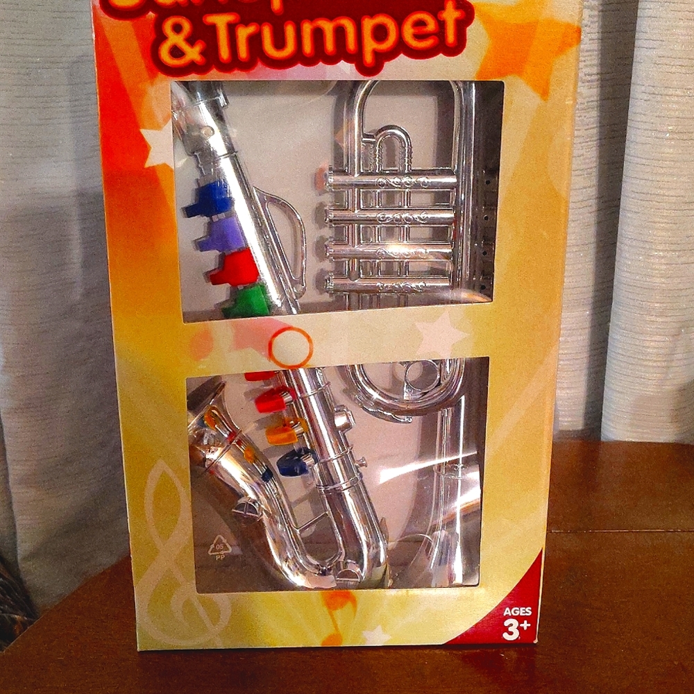 Click and play saxophone and trumpet